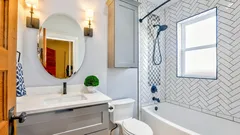 Kleines Bad organisieren: 12 Tricks für mehr Stauraum ohne Umbau