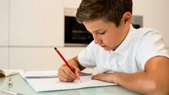 Frühstück für ein besseres Gedächtnis in der Schule: Was Sie Ihrem Kind geben sollten, damit es bis zur Pause konzentriert bleibt